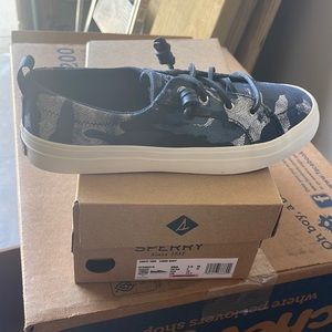 Brand new never worn women’s Sperry shoes